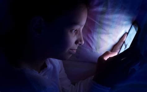 Dampak Kecanduan Gadget Terhadap Rusaknya Kualitas Tidur Pada Orang