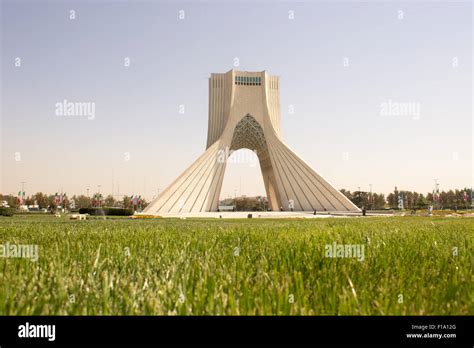 Azadi Tower Teheran Fotos Und Bildmaterial In Hoher Aufl Sung Seite