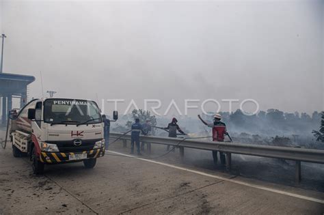 Tol Palindra Tertutup Asap Kebakaran Lahan Antara Foto