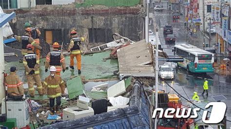 진주 건물 지붕 붕괴 2명 사망 ‘생존자 14시간 만에 구출큰 부상 없어