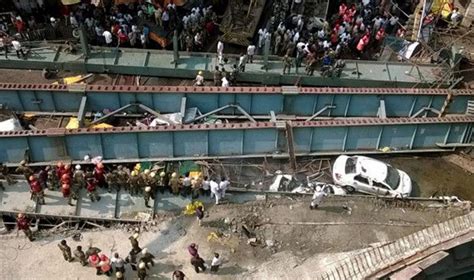 Kolkata Flyover Collapse Pm Modi Speaks To Mamata Banerjee India Tv