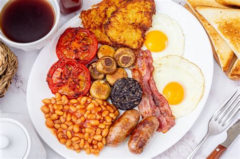 Cómo hacer un desayuno inglés típico o full breakfast