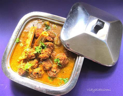 Gola Urundai Kuzhambu Spicy Meat Ball Curry Southindian Style