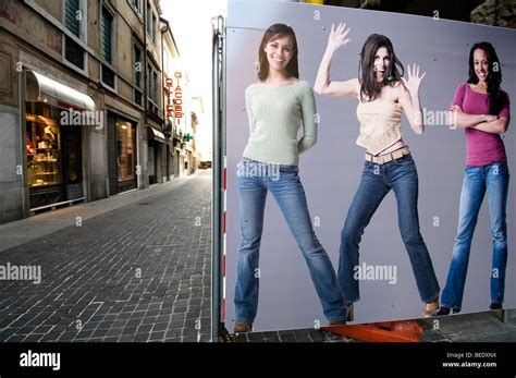 Famous Billboards Hi Res Stock Photography And Images Alamy