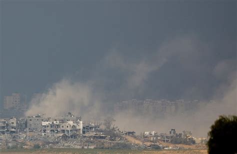 Las Fuerzas Israelíes Permanecen Frente Al Principal Hospital De Gaza Y