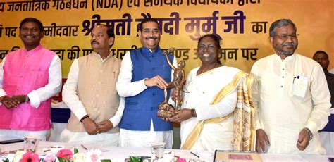 Ndaâ S Presidential Candidate Draupadi Murmu Being Welcomed By Jharkhand State Bjp President