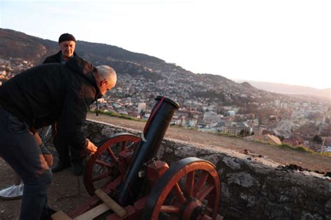 Ramazanski Top Tradicija U Sarajevu Duga Blizu 200 Godina