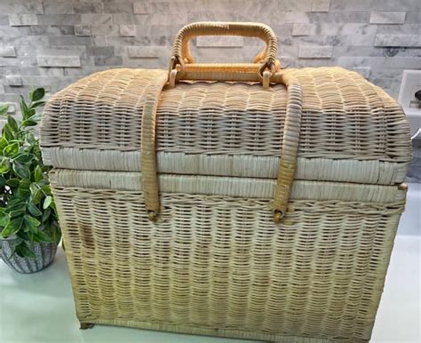 Wicker Picnic Basket With Lid Vintage Wicker Vint Gem