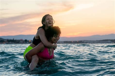 The Swimmers Yusra Mardini S Journey From A Refugee Boat To The