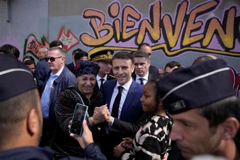 A Marseille Emmanuel Macron Annonce Plus De Interpellations