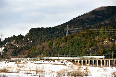 鉄道定番紀行 湖西線の湖北の雪景色を行く683系「サンダーバード号」とef510ー22号機牽引のコンテナ貨物（マキノ～永原）