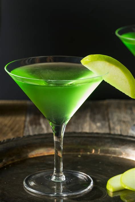 10 Best Apple Vodka Drinks and Cocktails - Insanely Good