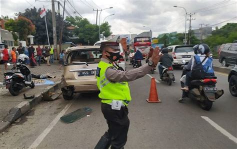 Truk Tronton Rem Blong Tabrak Pejalan Kaki Akibatkan 2 Tewas