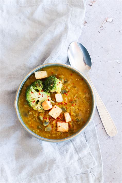 Dhal De Lentejas Rojas Con Brócoli Asado Y Tofu