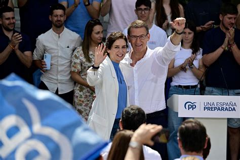 Feijóo reivindica la altura de Estado del PP en Barcelona y obvia sus