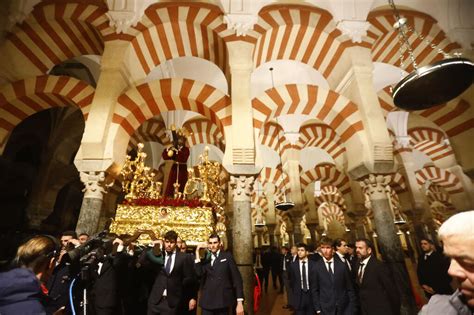 El vía crucis de la Agrupación de Cofradías de Córdoba en imágenes