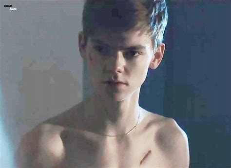 Pin By Twdxmy On Maze Runner Thomas Sangster Thomas Brodie Sangster Thomas Brodie Sangster