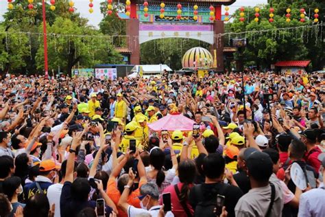 「粉紅超跑」白沙屯媽祖抵達新港奉天宮 各界首長信眾虔誠接駕 蕃新聞