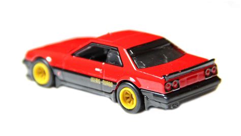 Машинка Premium Hot Wheels Nissan Skyline RS KDR30 Japan Historics 3 1 64 GJP84 Red купити в