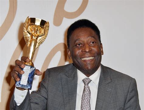 Soccer legend Pelé dead at 82