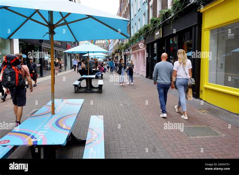 Carnaby Street shopping in London, United Kingdom Stock Photo - Alamy