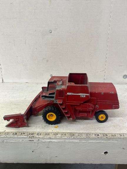 Vintage Massey Ferguson Combine Isabell Auction