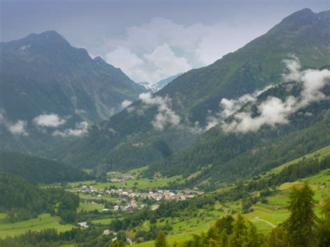 Graubunden - Rough Guide to Switzerland by Andrew Beattie