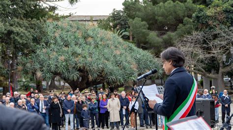 Festa Di Liberazione A Reggio Falcomat Legge Il Monologo Dello