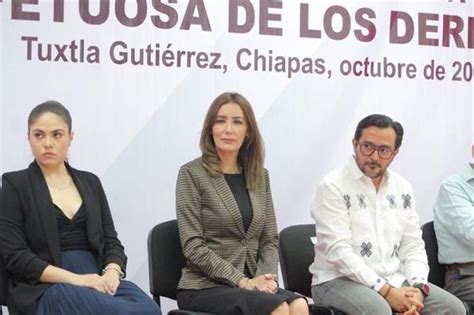 Carolina Zuarth participa en Presentación del Distintivo Empresa