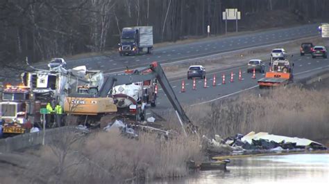 1 Dead After 2 Tractor Trailers Crash And Plunge Into Pond Off I 84 In Ashford Nbc Connecticut