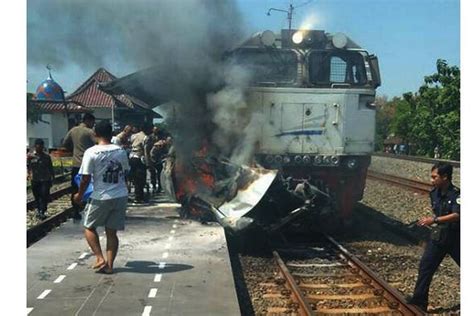 Berita Kecelakaan Kereta Api 2017 Terbaru Hari Ini Grid Id