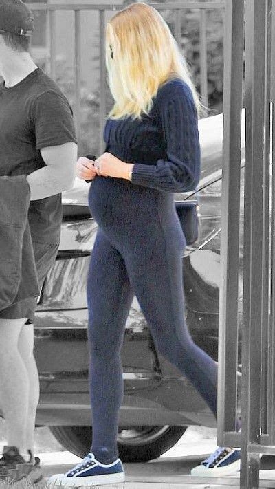 Sophie Turners Stylish Maternity Look In Los Angeles