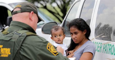 Legisladores Latinos Exigen A Biden Investigar Las Separaciones