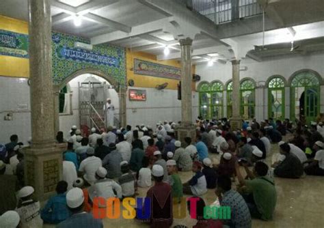 Gonews Masyarakat Palas Penuhi Masjid Untuk Shalat Gerhana Bulan