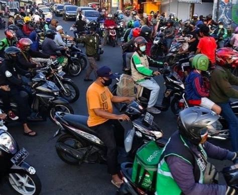 Aksi Nyeleneh Driver Dan Penumpang Ojol Ada Yang Bucin