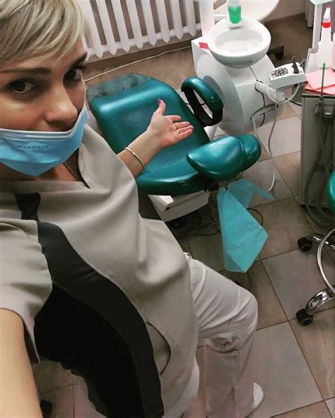 Hottest Women Dentist