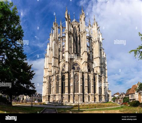 Beauvais gothic cathedral hi-res stock photography and images - Alamy