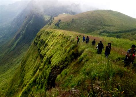 hike    cliffs  kapamodzu range india trail