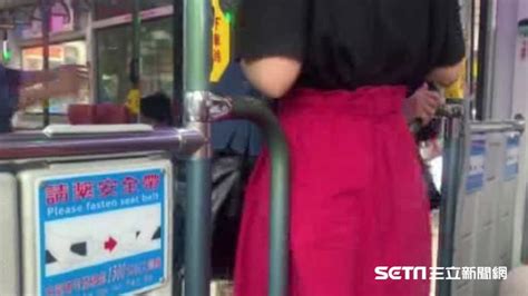 台中公車司機辱罵老伯⋯港女發聲制止 慘遭開車推撞、壓地痛毆 社會 三立新聞網 Setncom