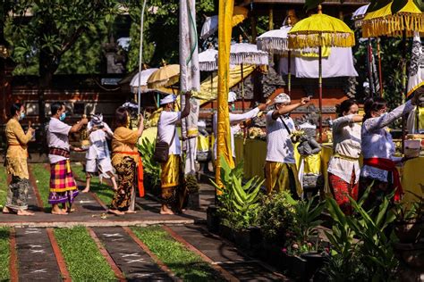 Hari Raya Galungan Sejarah Makna Dan Rangkaian Acara Halaman All