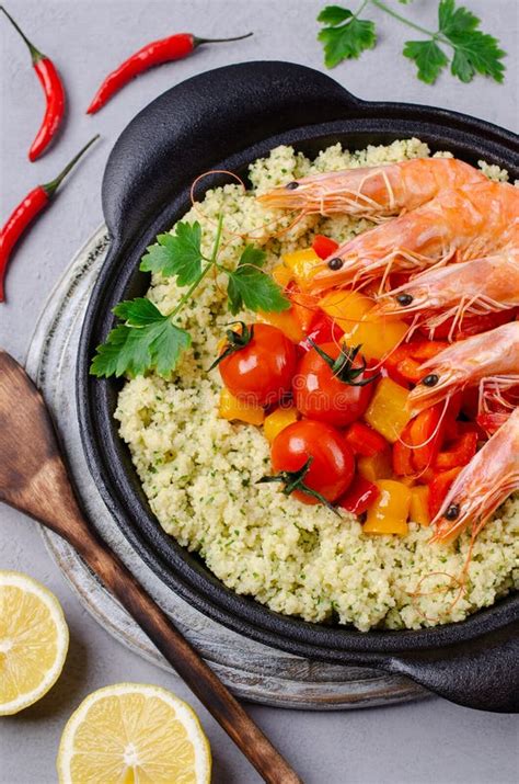 Couscous Avec Les L Gumes Et La Crevette Photo Stock Image Du Citron