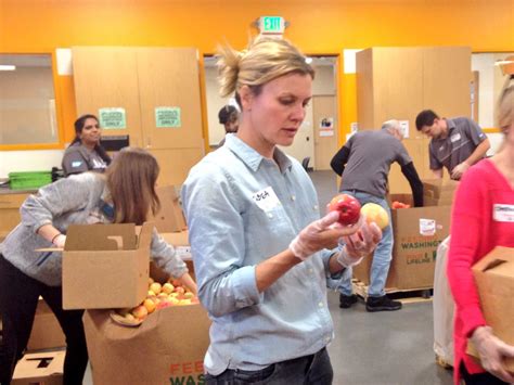 San Jose Sharks On Twitter Getting Some 🍎 Sorting Help From Tabea