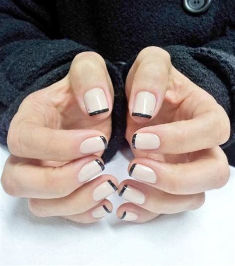 Nail art nude 10 façons de customiser un vernis à ongles nude