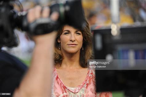 Monday Night Football sideline reporter Suzy Kolber looks on from the... News Photo - Getty Images