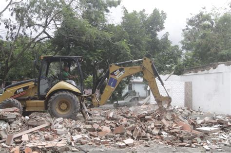 Mprj E Prefeitura Realizam Opera O Para Demolir Mais De Constru Es