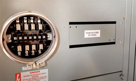 What Is a Switchgear? - ElectronicsHacks