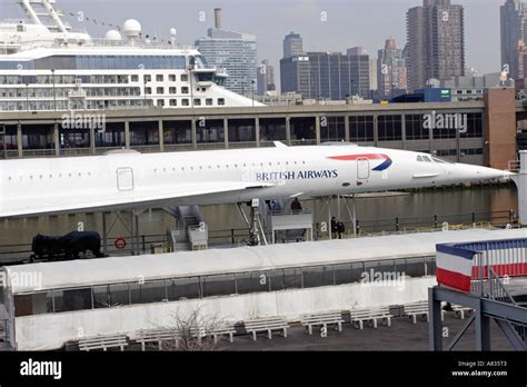 British Airways Concorde Intrepid Sea Fotos Und Bildmaterial In Hoher