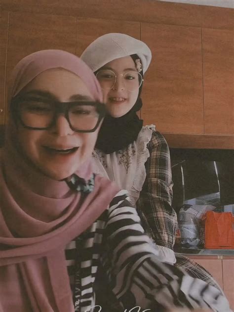 7 Potret Sarah Vi Pesantren Rock N Roll Dan Putrinya Bak Pinang Dibelah Dua Hot Liputan6