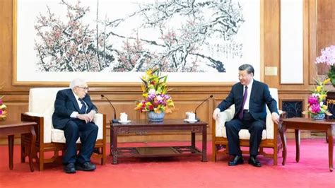 Xi Jinping se reúne con el exsecretario de Estado estadounidense Henry