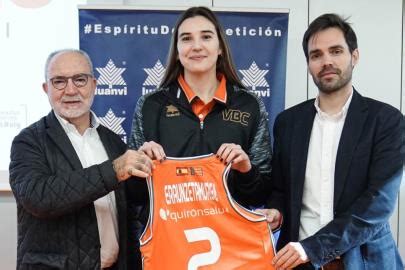 Mar A Eraunzetamurgil Presentada Como Nueva Jugadora De Valencia Basket